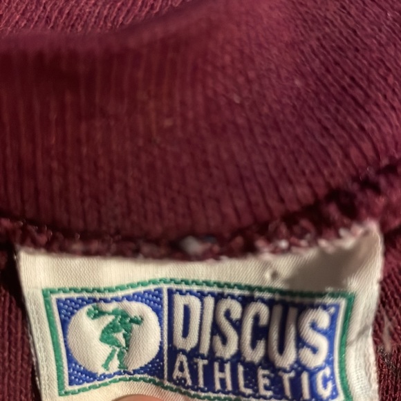 Minnesota hockey crewneck, yellow letters, a maroon red mean color - Picture 2 of 4